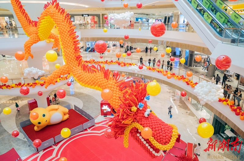 “龙元素”装饰扮靓星城(图2)