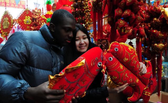 英国专家：中国不可怕可怕的是美国也开始跟着过“春节”了(图2)
