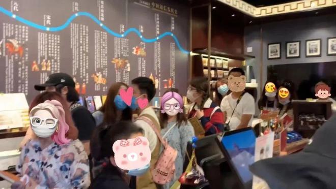 张若昀、唐艺昕带女儿游故宫一家三口合照刷屏这才是文化自信！(图9)