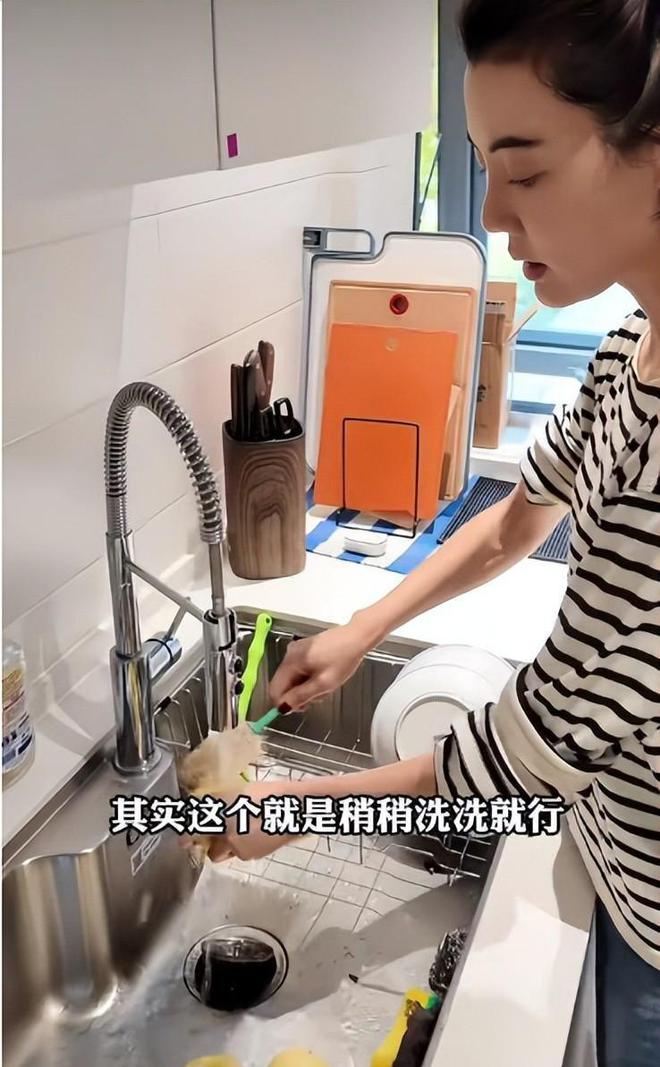 42岁车晓晒独居生活一人住别墅在小院摘苹果单身12年不孤单(图10)