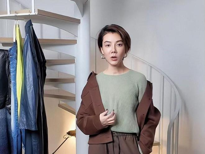 42岁车晓晒独居生活一人住别墅在小院摘苹果单身12年不孤单(图19)