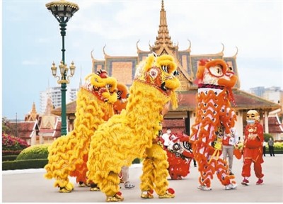 春节为世界点亮中国红(图1)