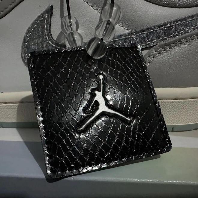 蛇年CNY！「春节限定AJ1」 提前泄露定档发售！(图5)