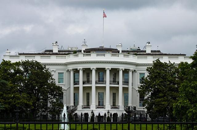 大象早报｜2025河南中招政策有变；河南一地官宣春节可放烟花；12306开启学生预约购票服务专区(图2)