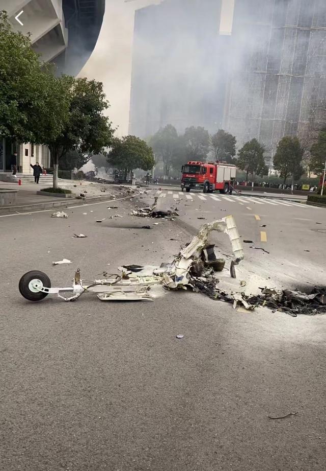 大象早报｜2025河南中招政策有变；河南一地官宣春节可放烟花；12306开启学生预约购票服务专区(图12)