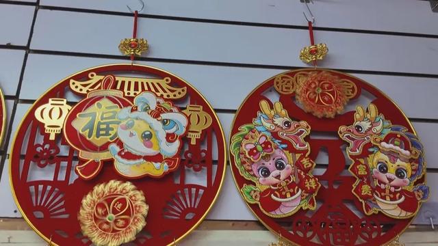 蛇年氛围渐入佳境特色商品热销市场(图3)