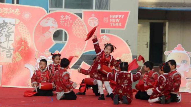 信阳市浉河区幼儿园：喜气洋洋迎新年 妙趣横生“趣”游园(图3)