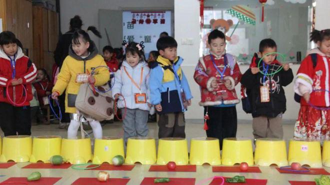 信阳市浉河区幼儿园：喜气洋洋迎新年 妙趣横生“趣”游园(图5)