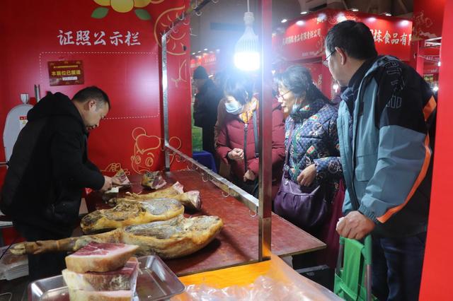 昆明新春购物博览会开幕超2万余种商品琳琅满目(图3)