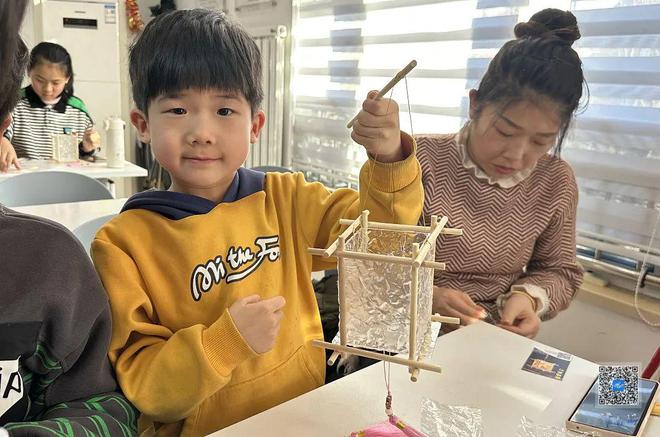 【津彩过大年】指尖上的年味儿→巧手做花灯 欢喜迎新年(图2)