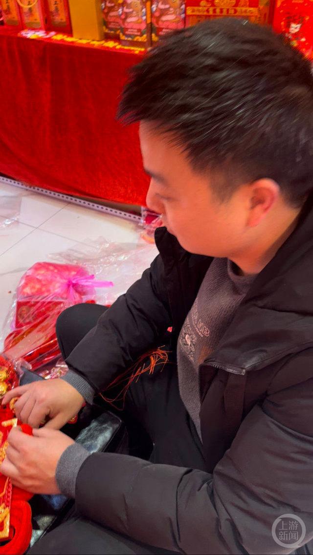 新春走基层｜春节装饰品销售火爆 非遗工艺品掀新潮(图2)