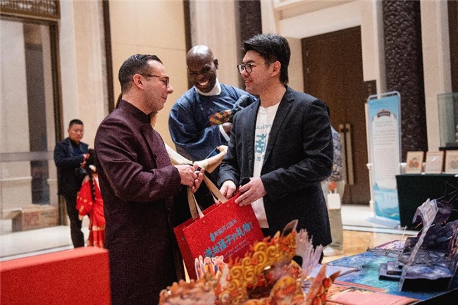 年味十足的中华文化之礼！青葫芦立体书与哈佛学子共贺新春(图4)