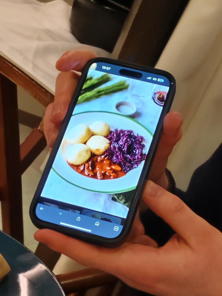 新春走基层·记者体验360行丨同老外“China Travel”：“春节是中国的也是世界的”(图3)