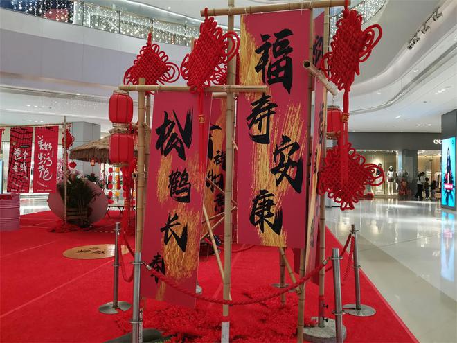 分享一商场里的春节元素漂亮的装饰显得红红火火(图2)