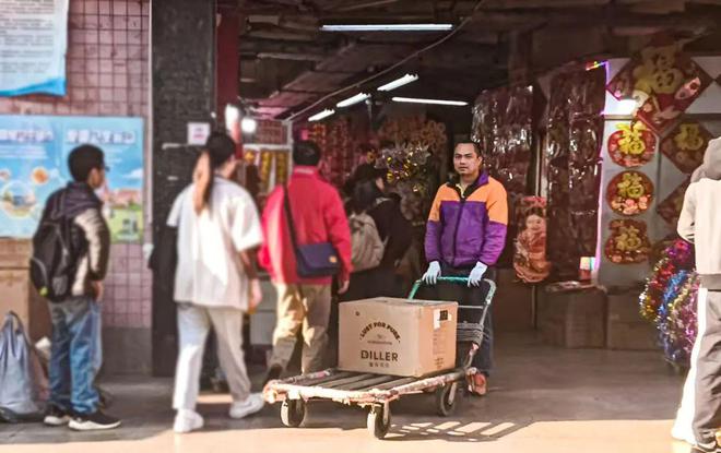 优速快递助力“新年饰品”奔赴千家万户(图3)