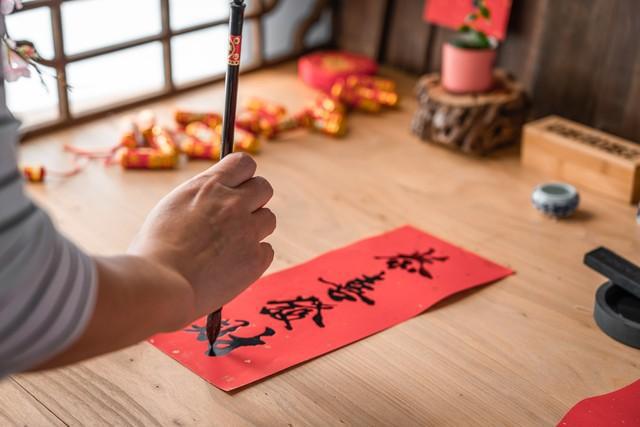 去年的春联别直接丢掉处理旧春联有讲究！(图2)
