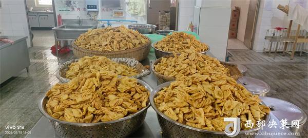 汉中市宁强县敬老院春节氛围浓厚欢庆蛇年佳节(图3)