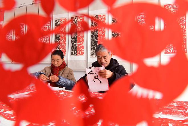 2025世界年｜非遗春节②：剪窗花承载传统的美好祝福(图3)