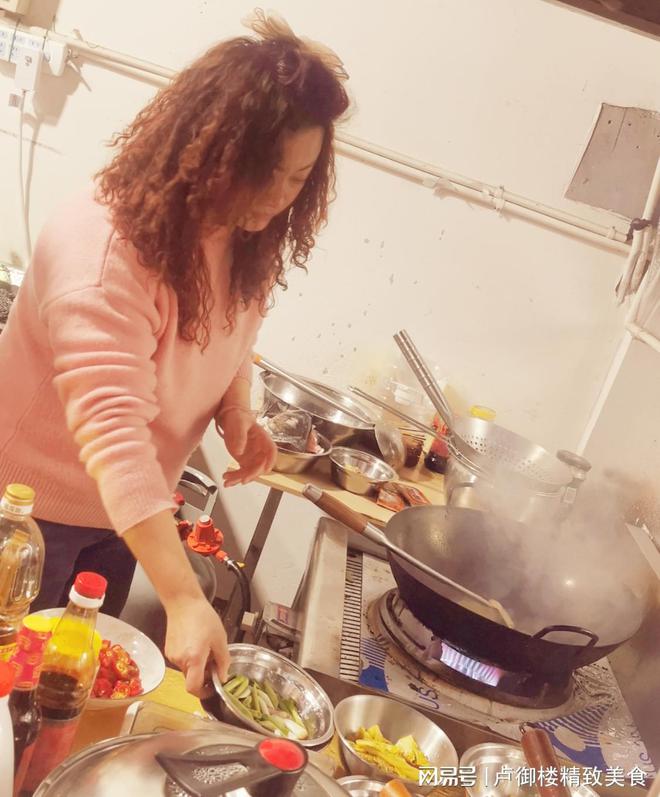 卢御楼老板娘秀厨艺蛇年新春邀您共享美食盛宴(图2)