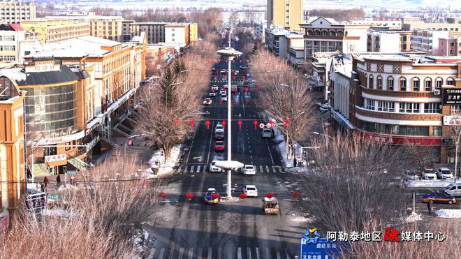 新疆阿勒泰：新年新气象 街道换新装(图2)