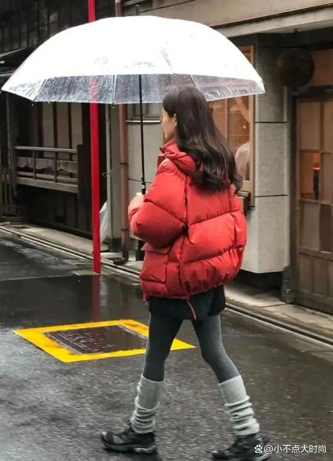 小个子不到155过年想穿羽绒服的就记住3个显高新年氛围穿搭法(图1)