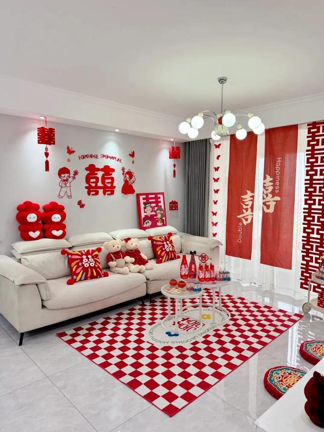 27岁女孩晒出结婚布置的婚房因太喜庆而走红朋友们都羡慕了(图2)