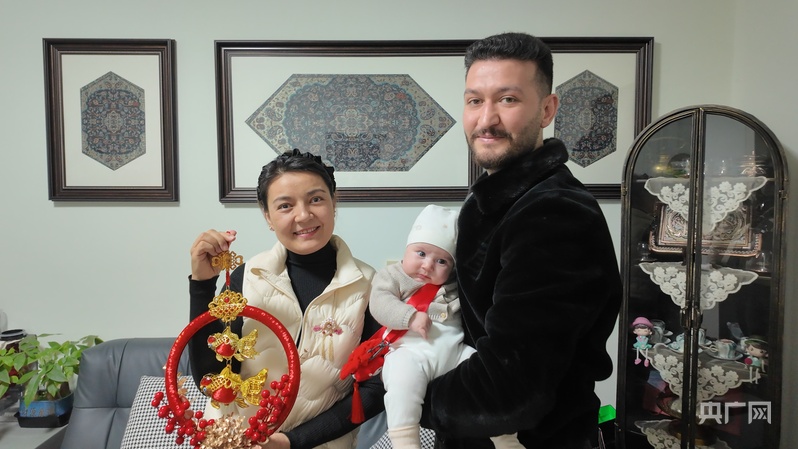 大市场看中国年丨逛“世界超市” 国际友人喜迎新春(图3)