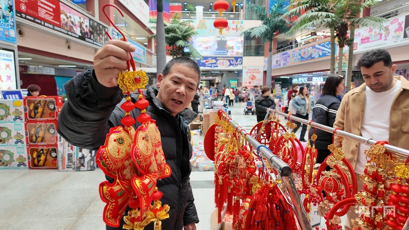 大市场看中国年丨逛“世界超市” 国际友人喜迎新春(图4)