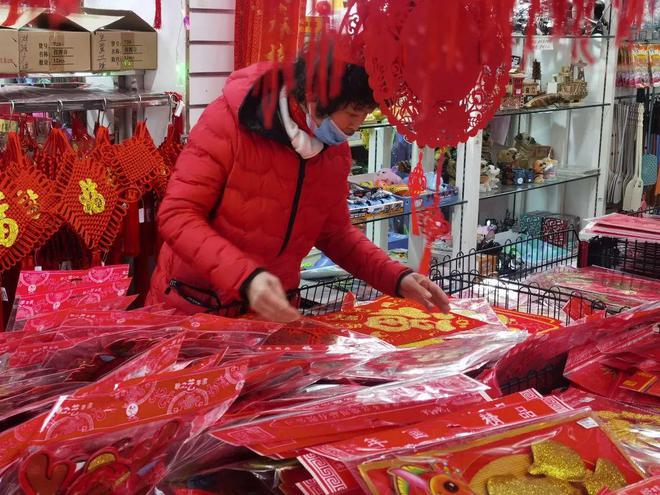 氛围感拉满~新春饰品热销浓浓年味扑面而来(图1)