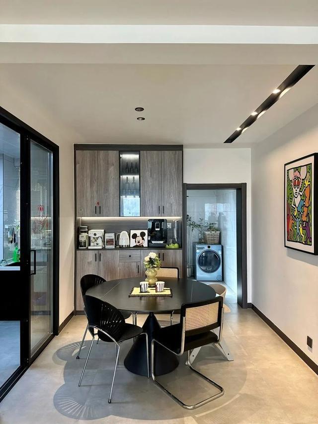 一户人家简约装修走红靠一个电视墙让无数人模仿(图5)