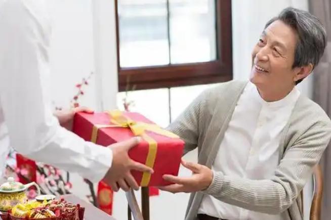 四款高雅实用的礼品选择助你表达心意。(图1)