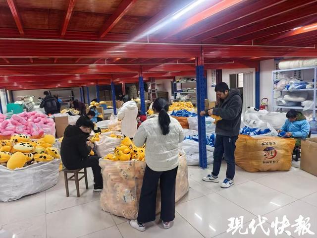 “毛绒绒”的风刮到了博物馆千余款毛绒文创来自扬州(图4)