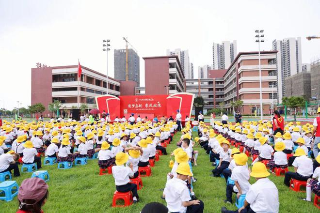 智联汽车小镇售楼处电话-智联汽车小镇楼盘官方热线-官方评测(图3)
