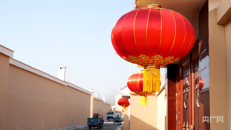 【人民城市·温情中国】金田草滩新村的新年愿望：搬入新家 种满鲜花(图1)