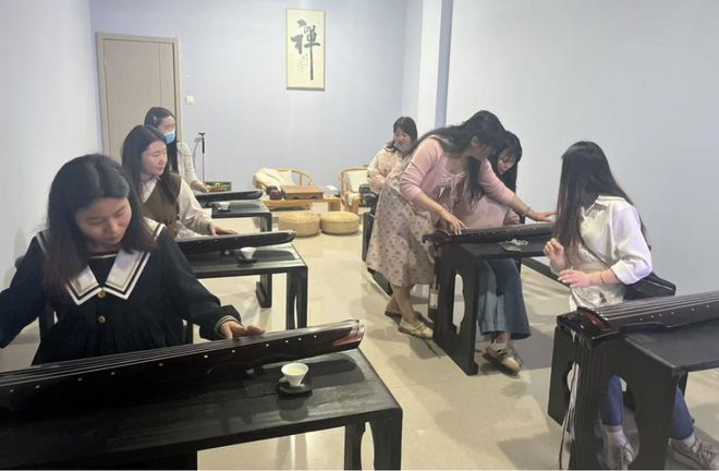 当古琴遇见青春-潢川青年夜校“琴”动名场面正式上演！(图3)