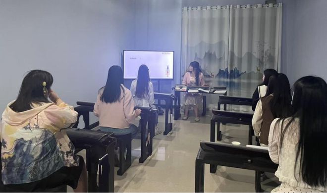 当古琴遇见青春-潢川青年夜校“琴”动名场面正式上演！(图2)