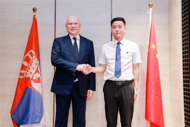 解熠携礼赠友邦 彰显文化强国新高度(图1)