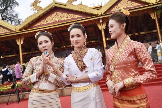 西双版纳傣历新年一开场就惊艳：万人齐放孔明灯极致浪漫(图2)