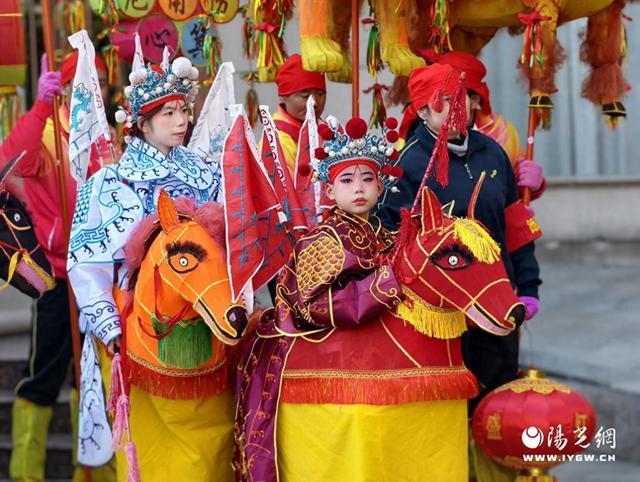 商南县举行2025年春节花灯展演活动(图1)