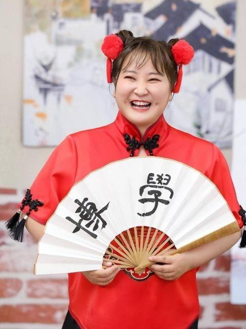 全网恭喜！“消失”近1年后被综艺“开除”的贾玲升级新身份(图3)