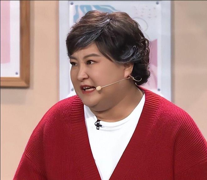 全网恭喜！“消失”近1年后被综艺“开除”的贾玲升级新身份(图4)