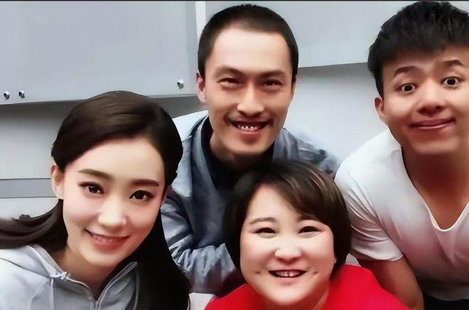 全网恭喜！“消失”近1年后被综艺“开除”的贾玲升级新身份(图10)