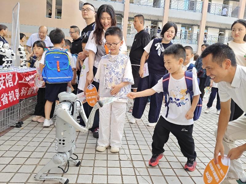 新学期开学礼：地域文化浸润童心 科技思政铸魂育人(图8)