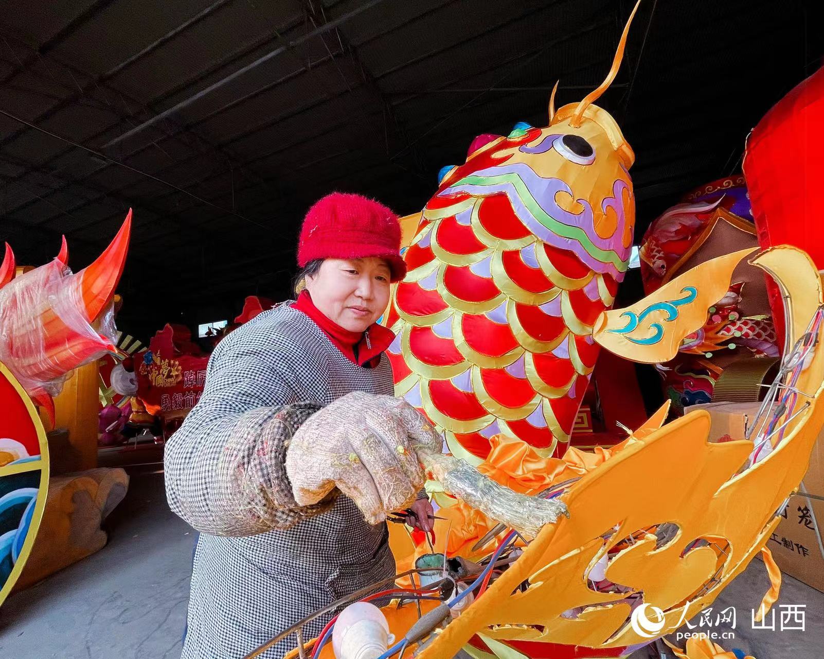新春走基层 山西太原：花灯照亮幸福年(图3)