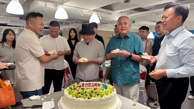 青年“企二代”在万德隆、想念、牧原学透实战逻辑 青创会南阳研学(图13)