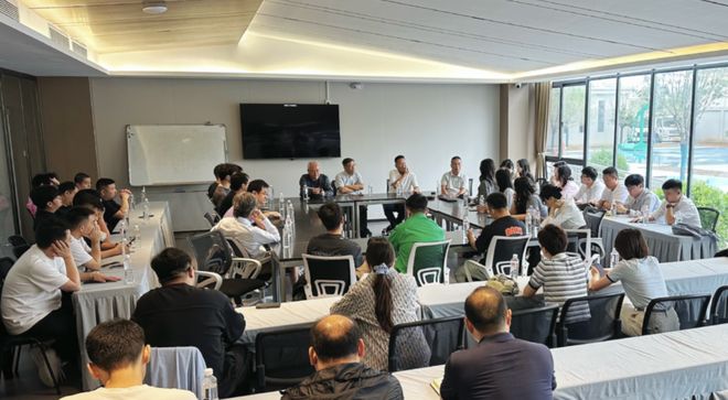 青年“企二代”在万德隆、想念、牧原学透实战逻辑 青创会南阳研学(图16)