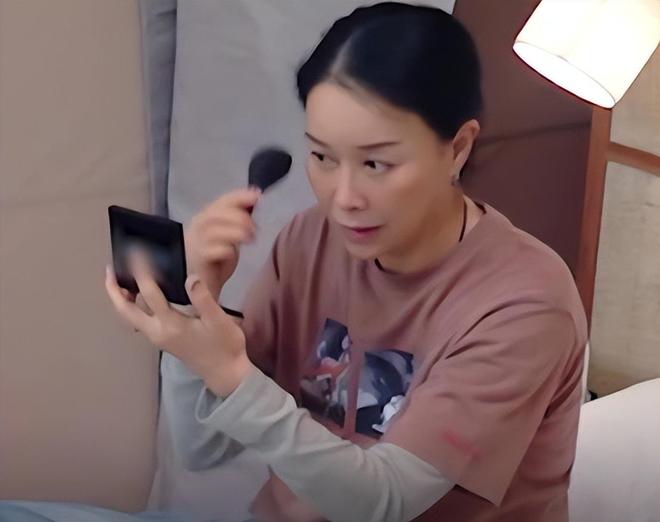 一档综艺被“一脸斑点”的李沁惊艳整个人面相变了惊鸿一瞥(图8)