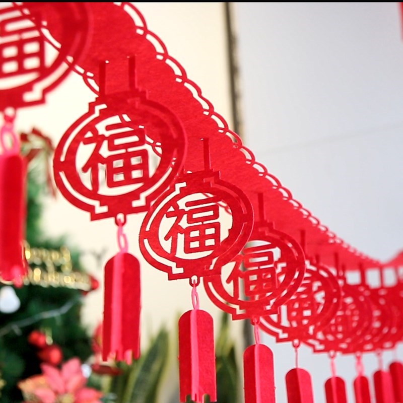 挂彩灯备年货 欢欢喜喜迎新春(图1)