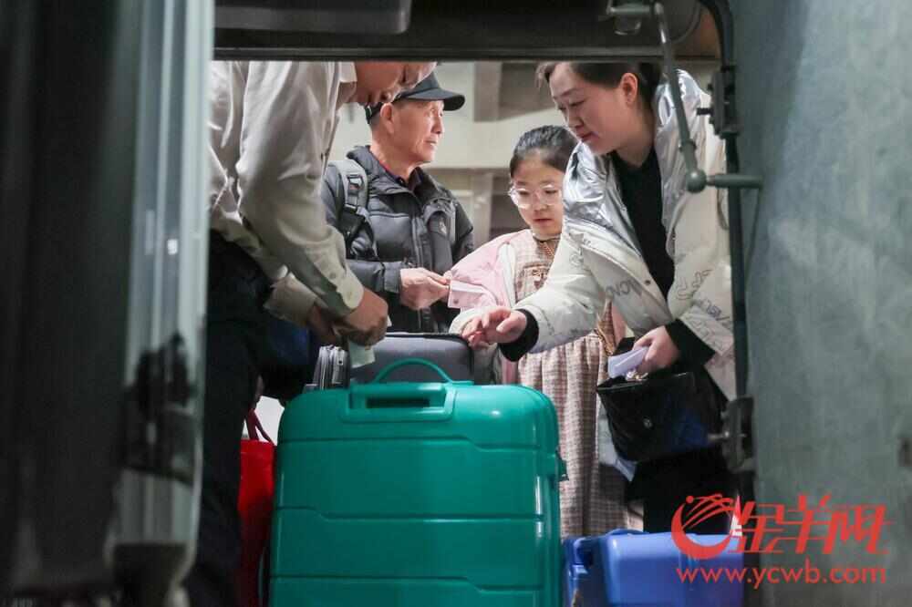 视频+图集｜新潮年味归乡路！直击广东各大交通枢纽春运首日盛况(图9)