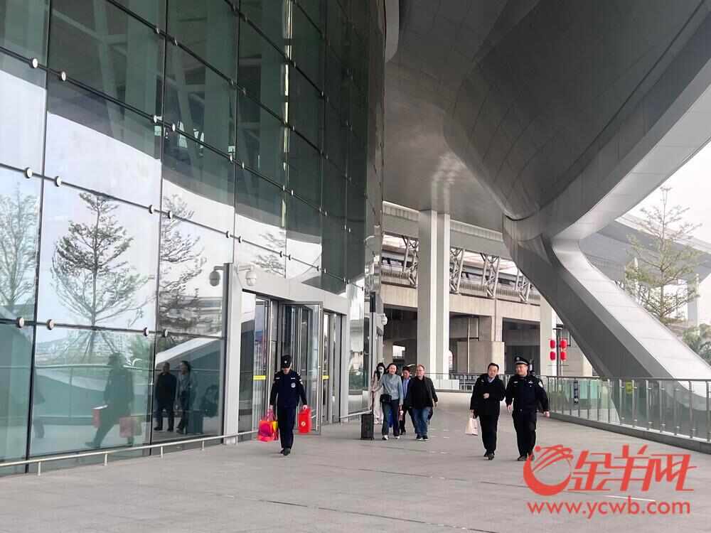视频+图集｜新潮年味归乡路！直击广东各大交通枢纽春运首日盛况(图11)
